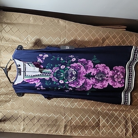 3 lightly worn solid colors and 1  never worn multi color NY&Co  dresses - Picture 4 of 5